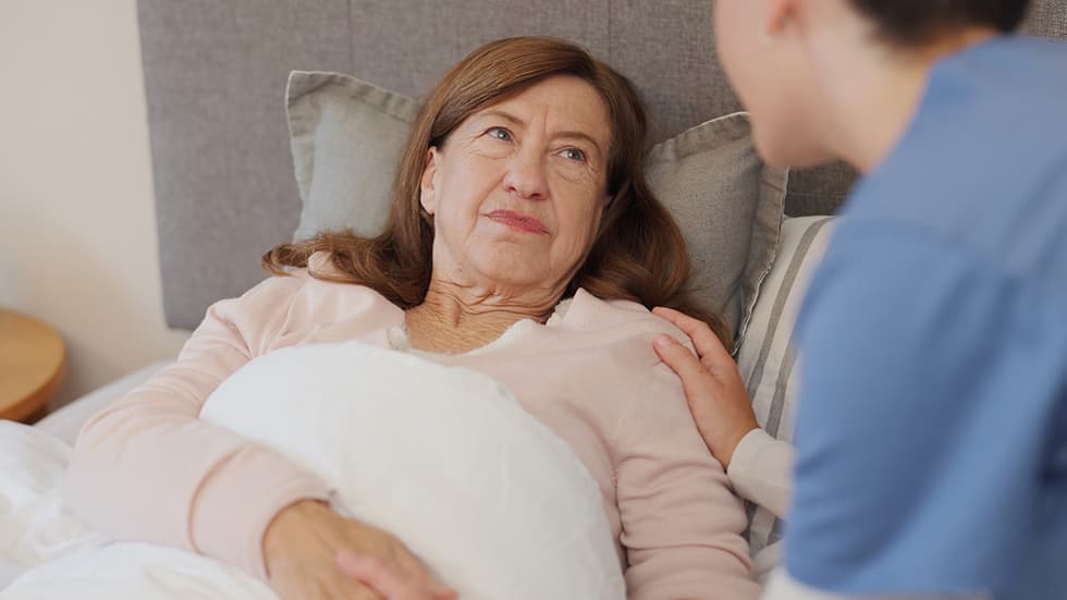 Assistere un familiare allettato a casa: guida pratica